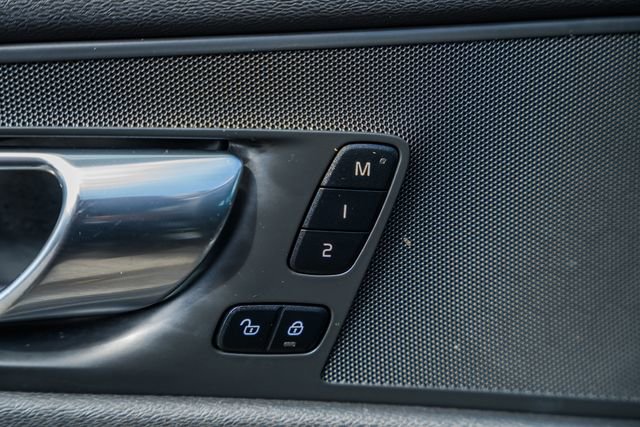 Used 2021 Volvo XC60 T5 Momentum w/ Advanced Package AWD/4WD image 38