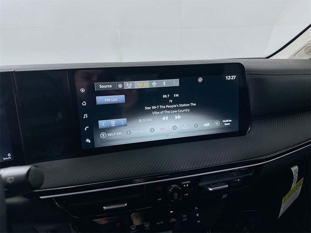 Used 2025 Nissan Kicks SR w/ Illumination Package image 29