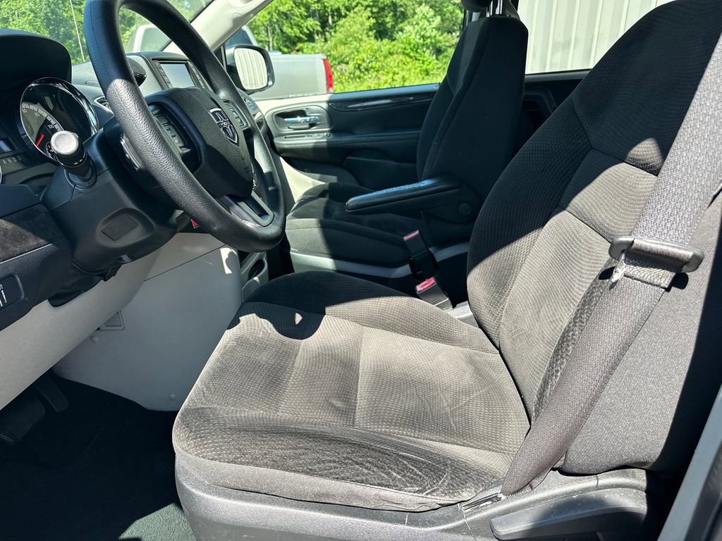 Used 2018 Dodge Grand Caravan SE FWD image 9