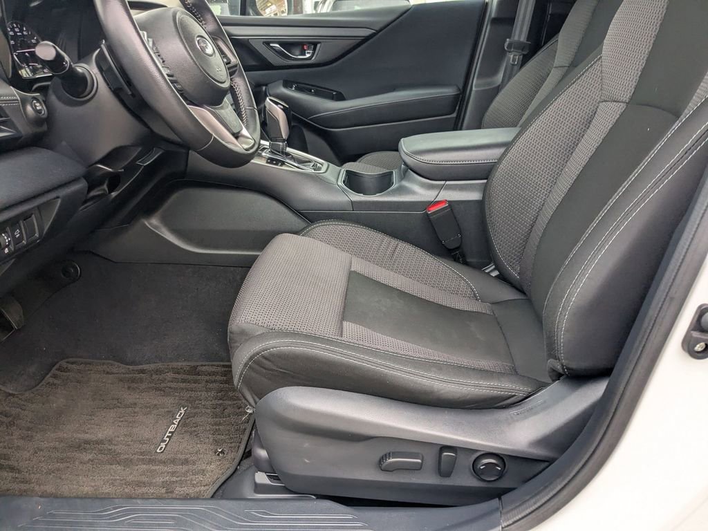 Used 2025 Subaru Outback Premium image 11