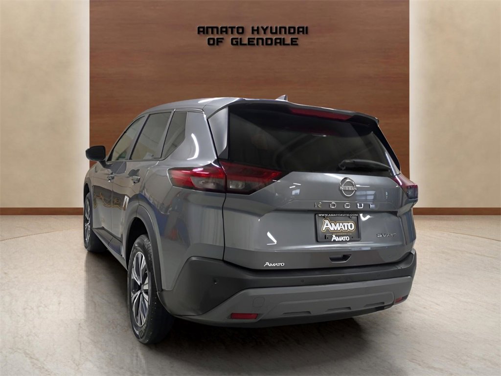 Used 2023 Nissan Rogue SV image 3