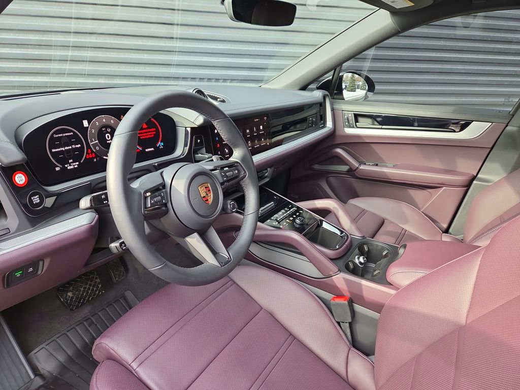 Certified 2025 Porsche Cayenne Coupe image 4