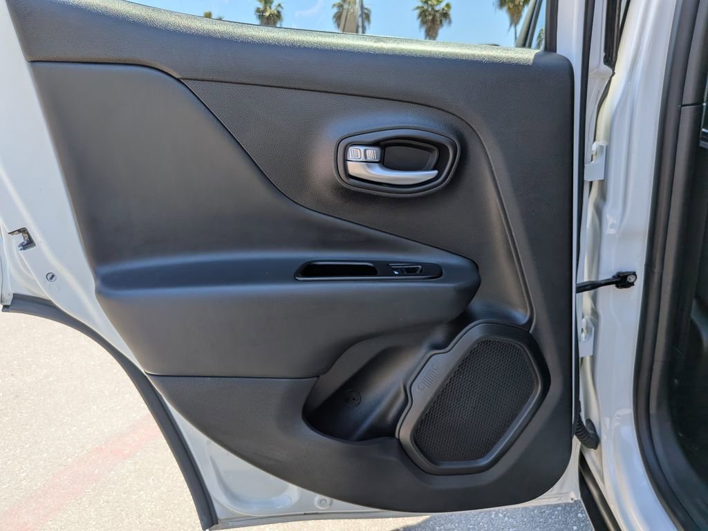 Used 2023 Jeep Renegade Latitude image 25