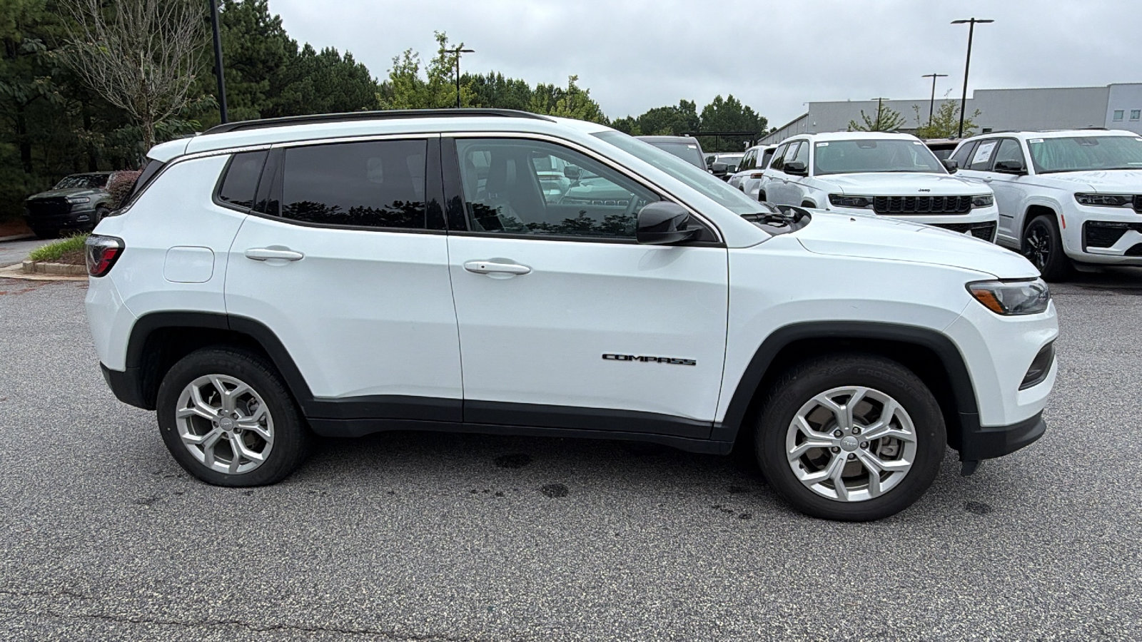 Used 2024 Jeep Compass Latitude AWD/4WD image 7