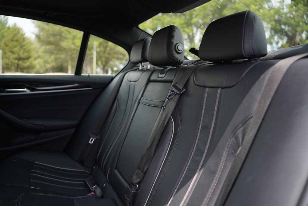 Used 2019 BMW 530e xDrive w/ Convenience Package AWD/4WD image 11
