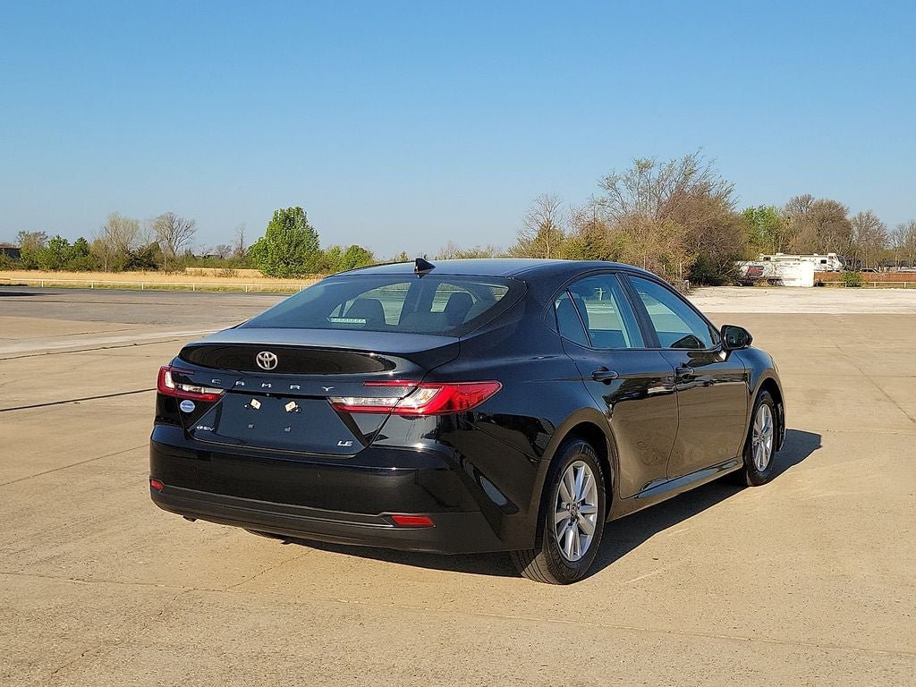 Used 2025 Toyota Camry LE FWD image 5