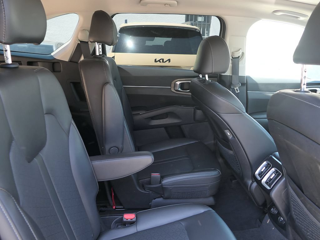 Used 2023 Kia Sorento EX w/ Panoramic Sunroof Package FWD image 26