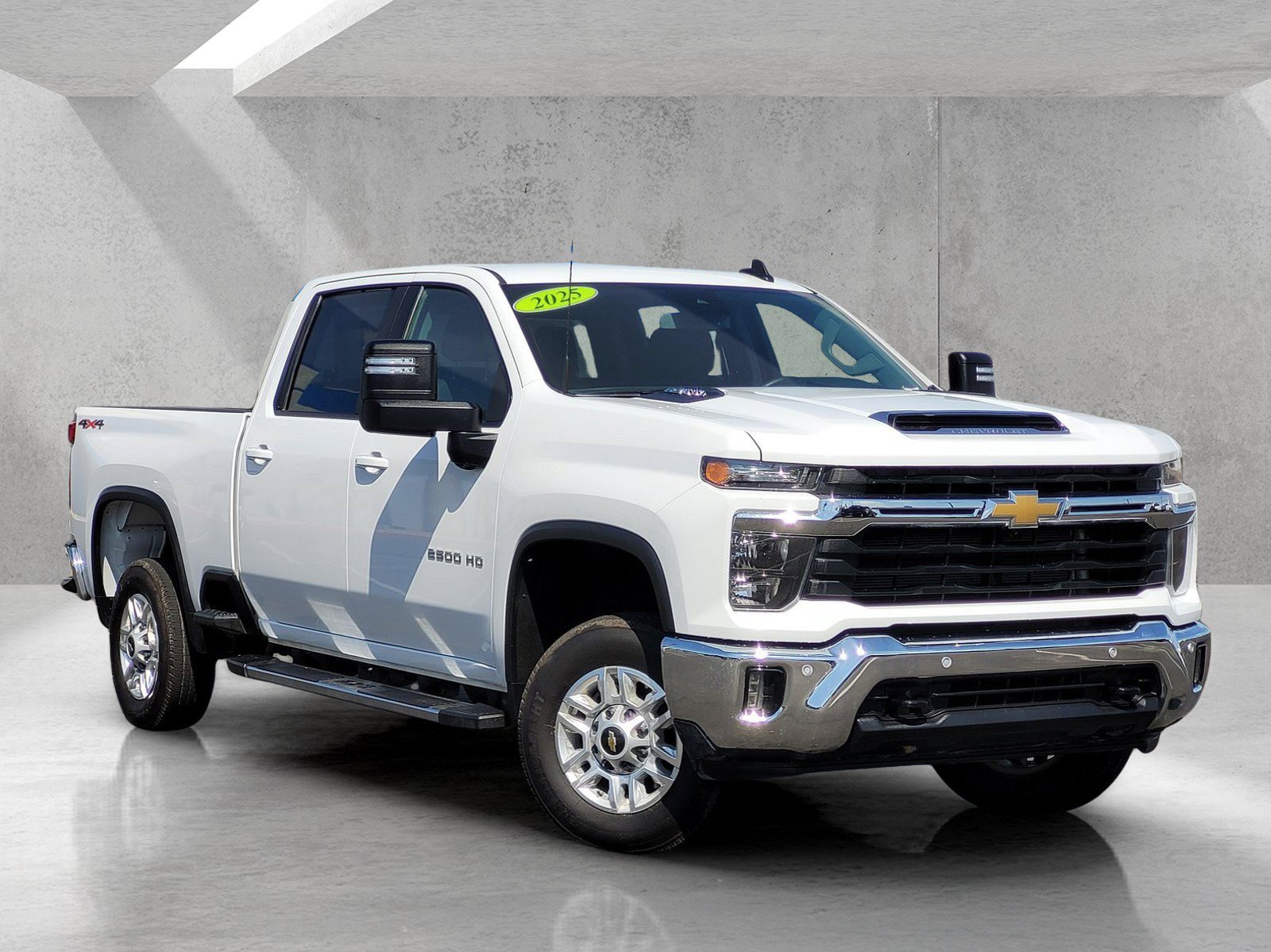 Used 2025 Chevrolet Silverado 2500 LT w/ Safety Package AWD/4WD image 2