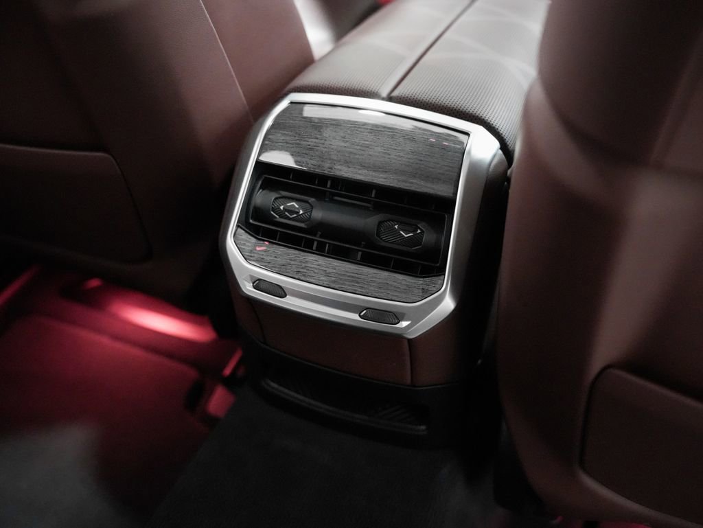 Used 2023 BMW 760i xDrive w/ Executive Package image 28