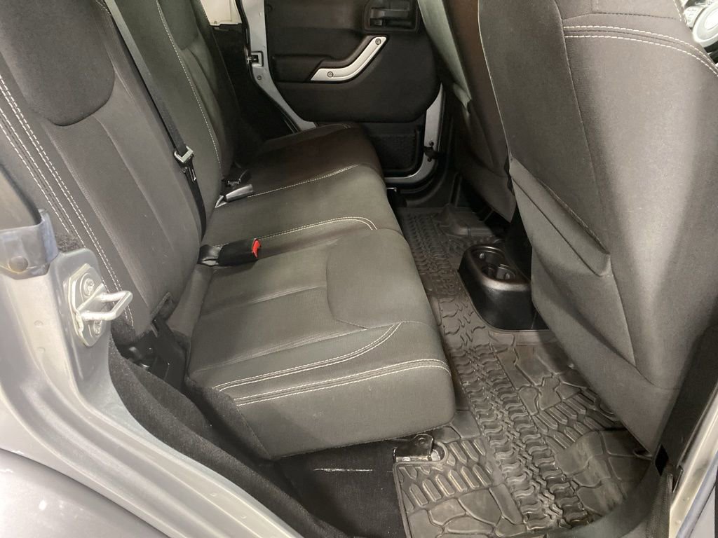 Used 2015 Jeep Wrangler Unlimited Sahara w/ Max Tow Package image 13