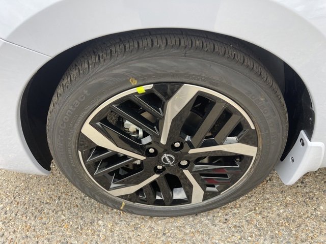 New 2025 Nissan Versa SR w/ Trunk Package image 7