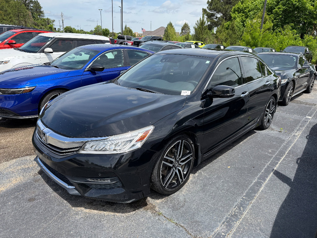Used 2017 Honda Accord Touring image 1