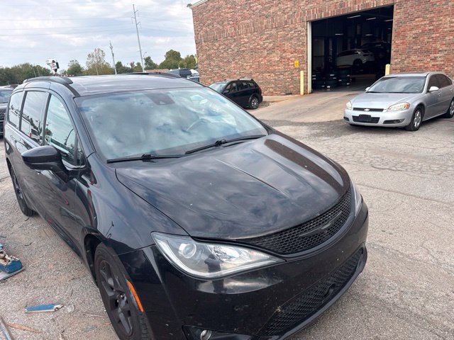 Used 2018 Chrysler Pacifica Touring-L Plus w/ Advanced Safetytec Group FWD image 3