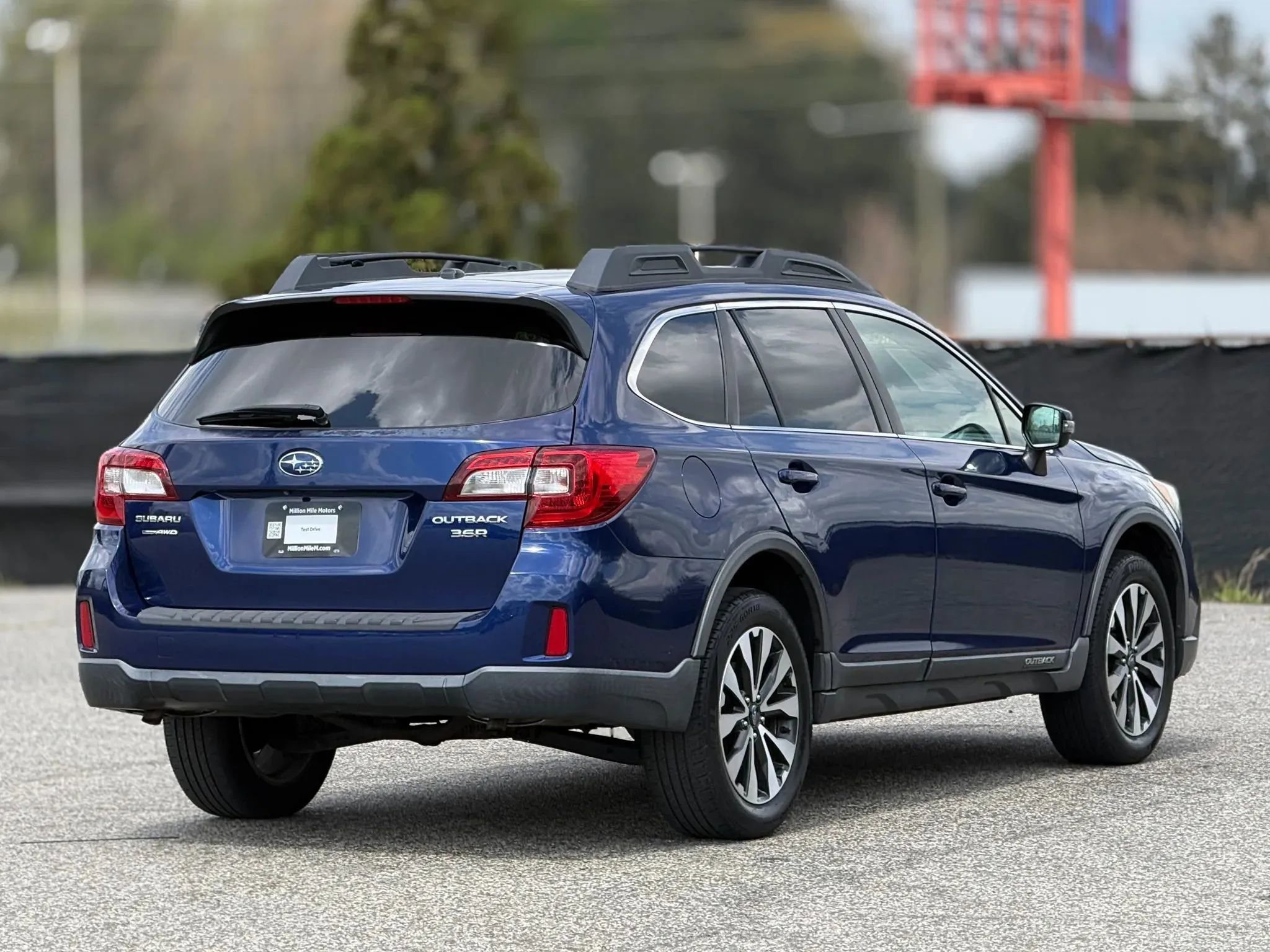 Used 2015 Subaru Outback 3.6R Limited AWD/4WD image 9