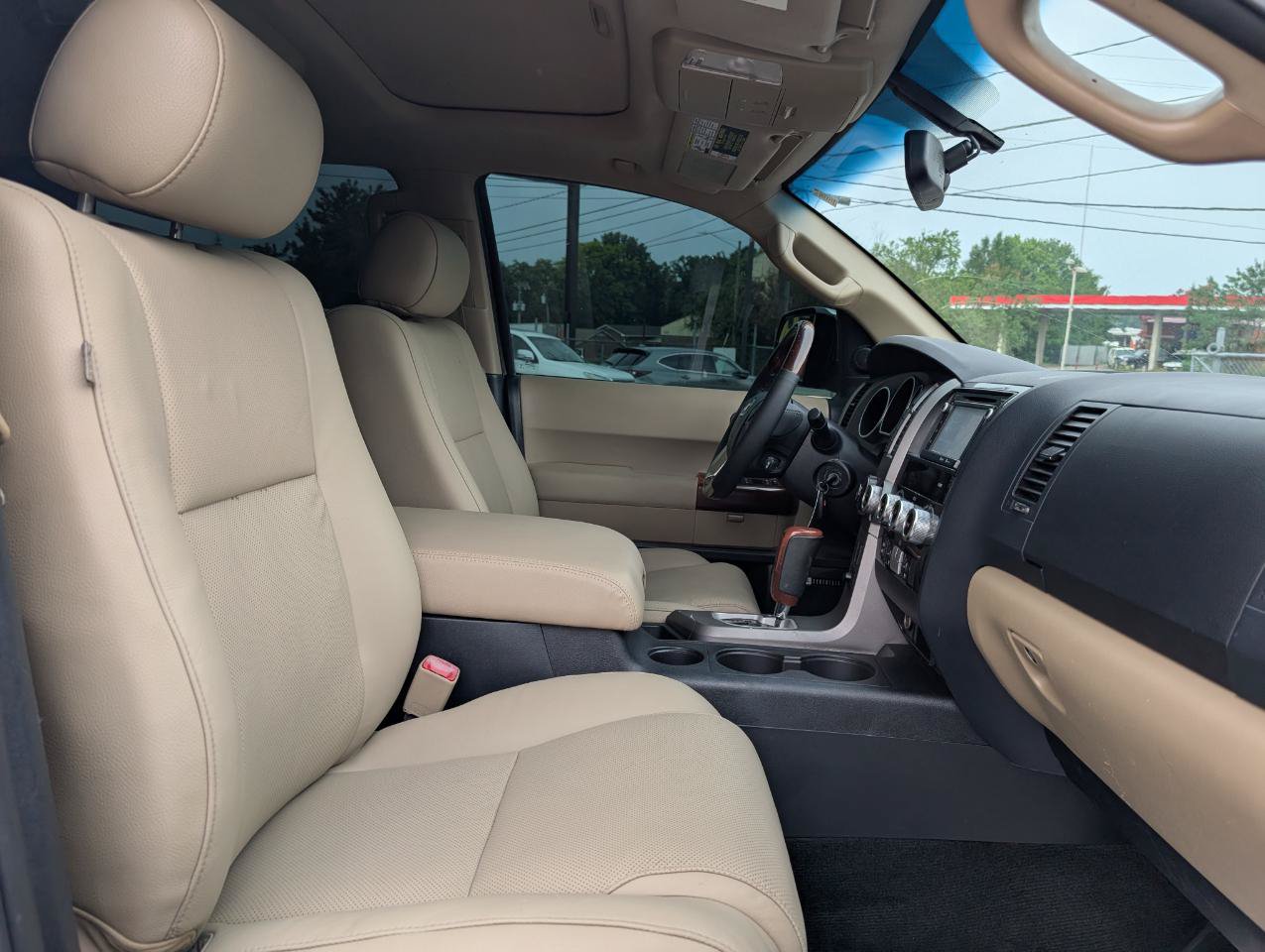 Used 2014 Toyota Sequoia Platinum RWD image 23