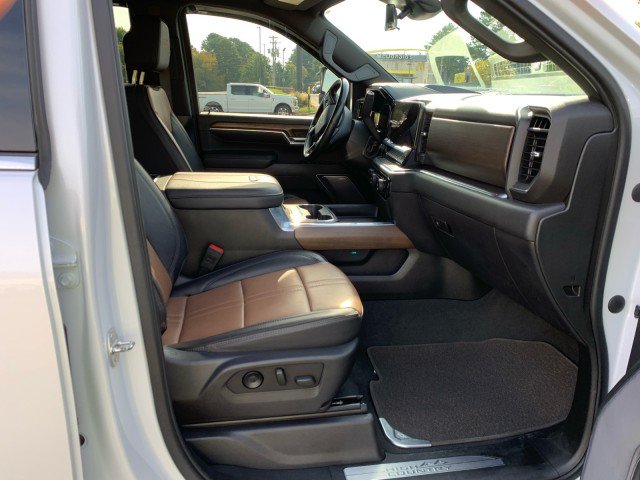Used 2024 Chevrolet Silverado 2500 High Country w/ Technology Package AWD/4WD image 19