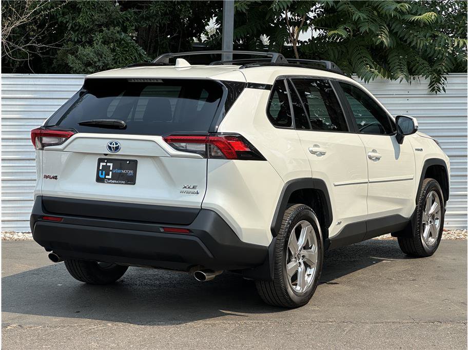 Used 2021 Toyota RAV4 XLE Premium AWD/4WD image 10