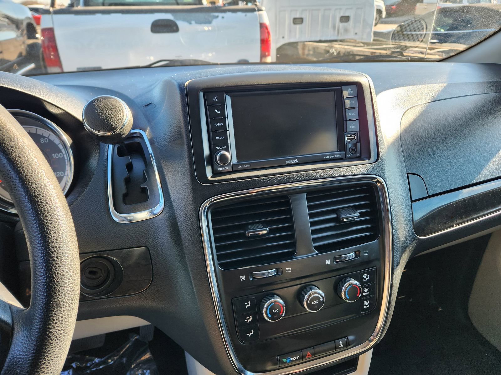 Used 2018 Dodge Grand Caravan SE image 12