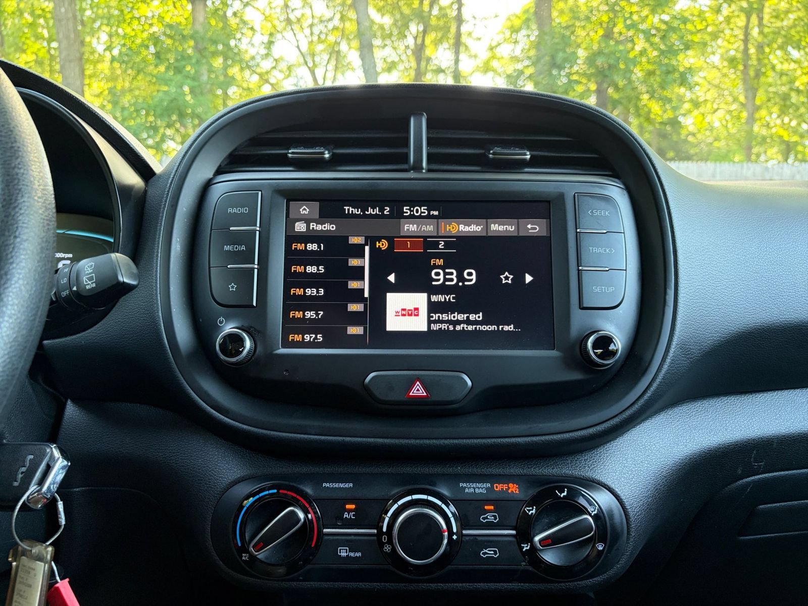 Used 2025 Kia Soul LX w/ LX Technology Package FWD image 17