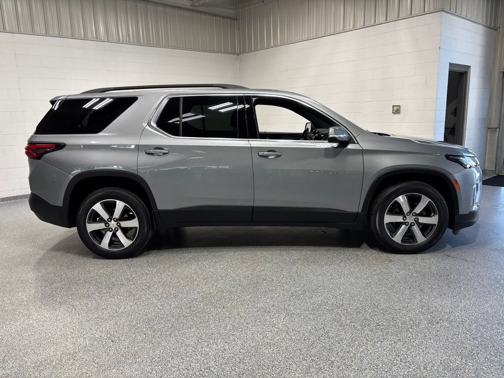 Used 2023 Chevrolet Traverse LT w/ LT Premium Package AWD/4WD image 8