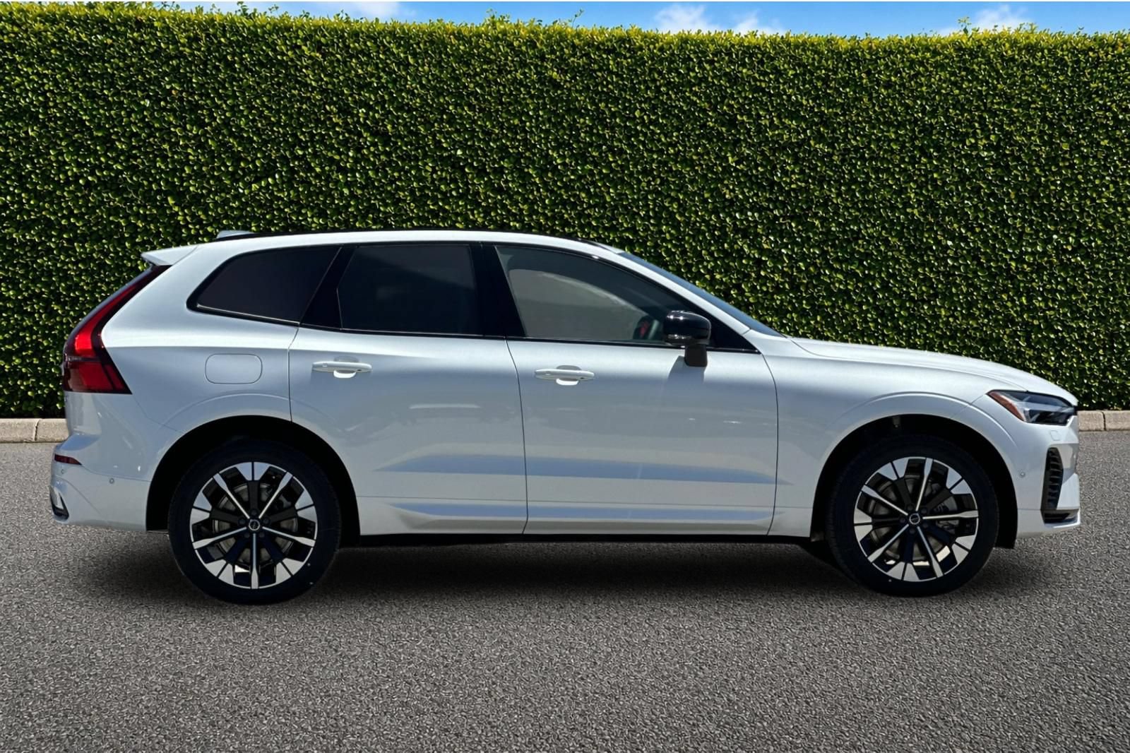 New 2026 Volvo XC60 T8 Plus w/ Climate Package AWD/4WD image 7