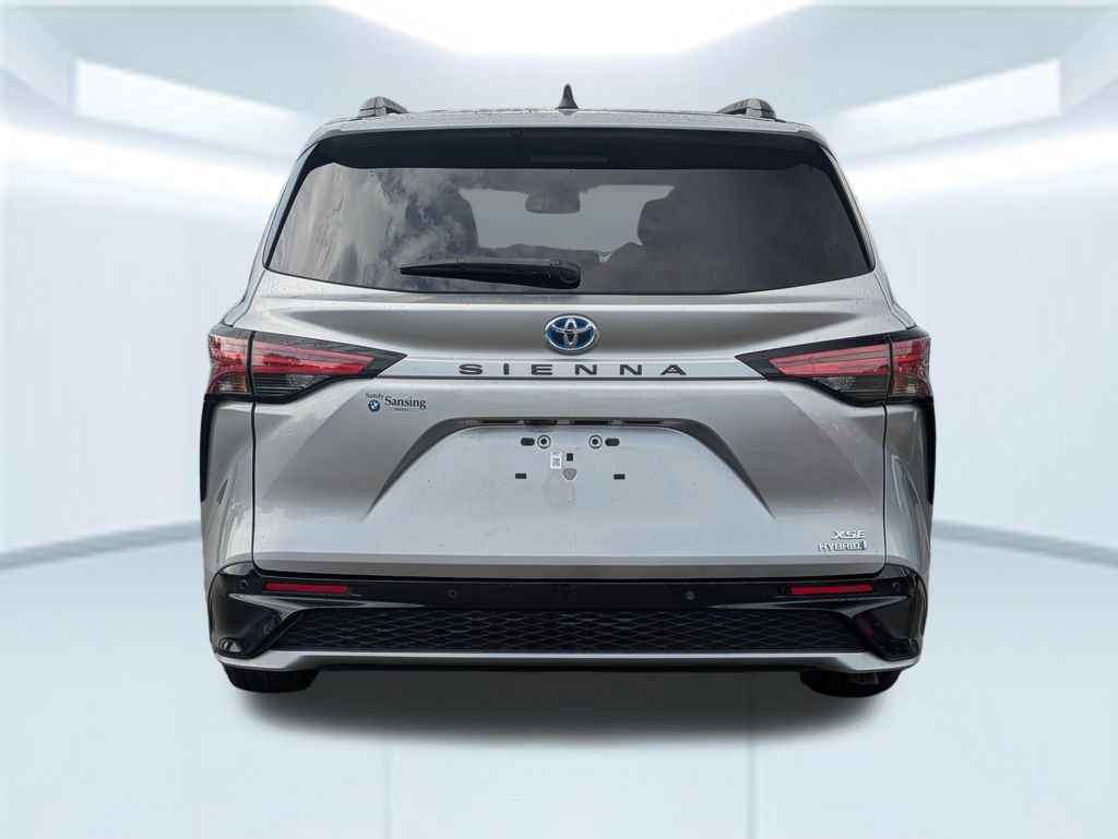 Used 2024 Toyota Sienna XSE FWD image 4