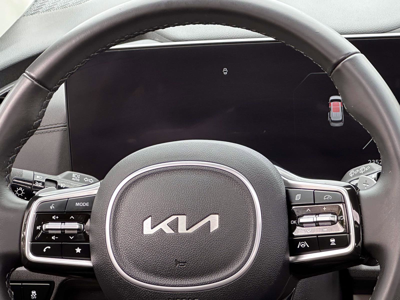 Used 2025 Kia Carnival SX FWD image 20
