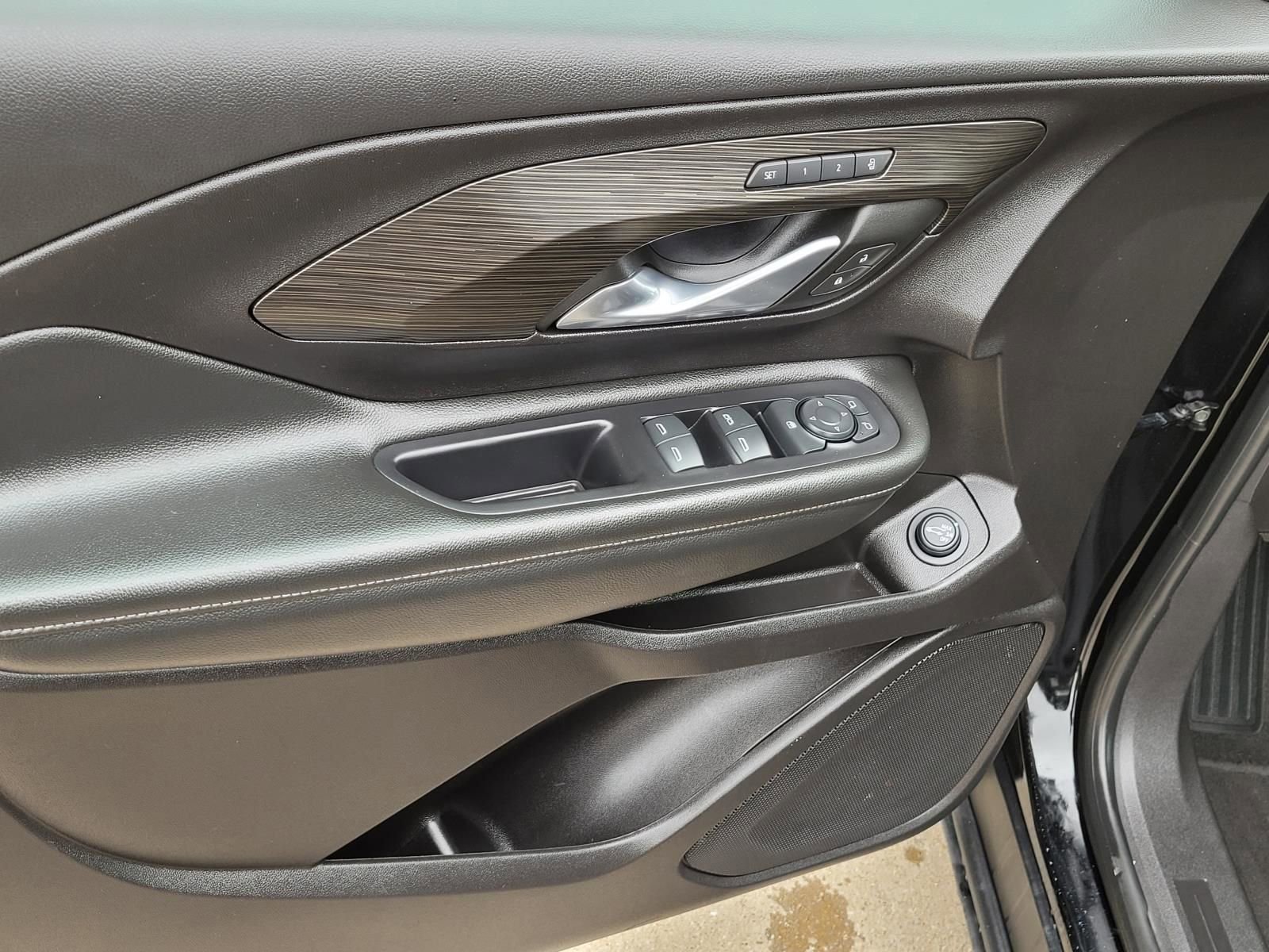 Used 2024 GMC Terrain SLT image 20