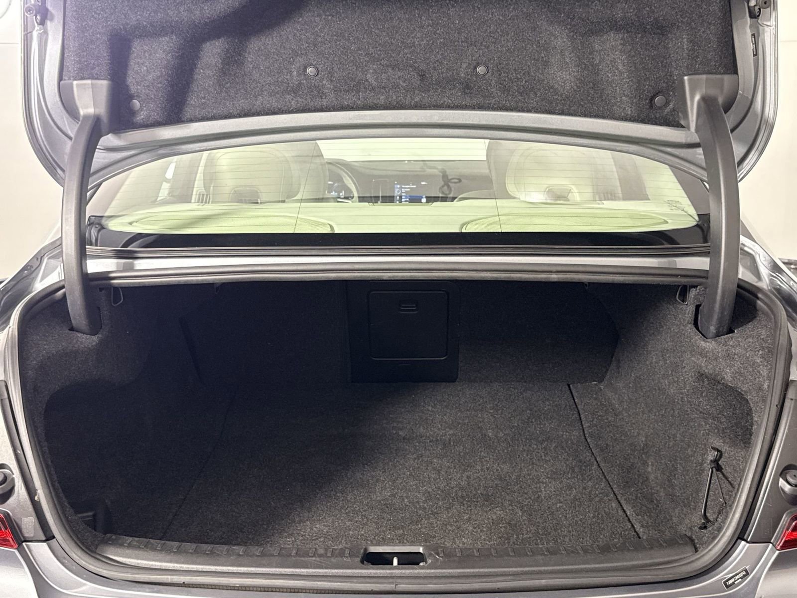 Used 2021 Volvo S60 T8 R-Design Expression image 30