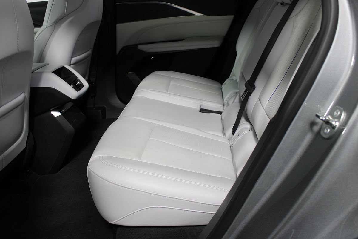 Used 2024 Cadillac Lyriq Luxury AWD/4WD image 29