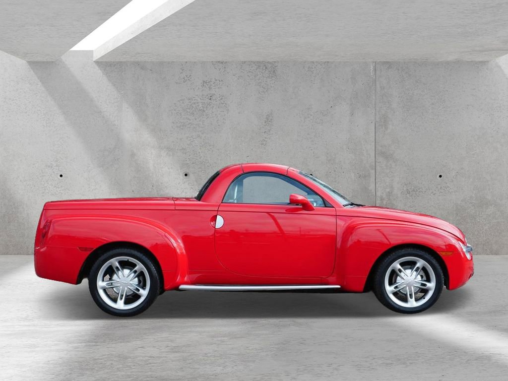 Used 2004 Chevrolet SSR RWD image 2