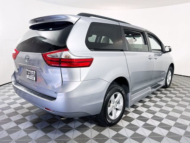 Used 2017 Toyota Sienna LE FWD image 22