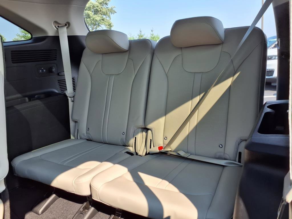 Used 2025 Kia Sorento EX w/ Panoramic Sunroof Package image 29