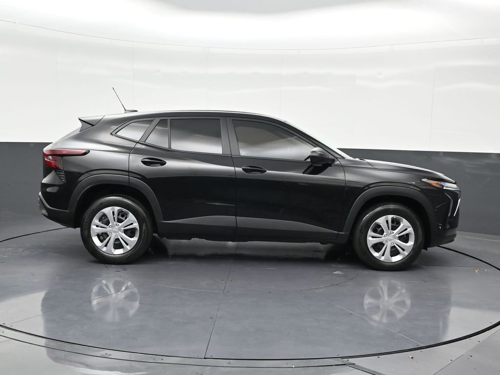 Used 2025 Chevrolet Trax LS image 7