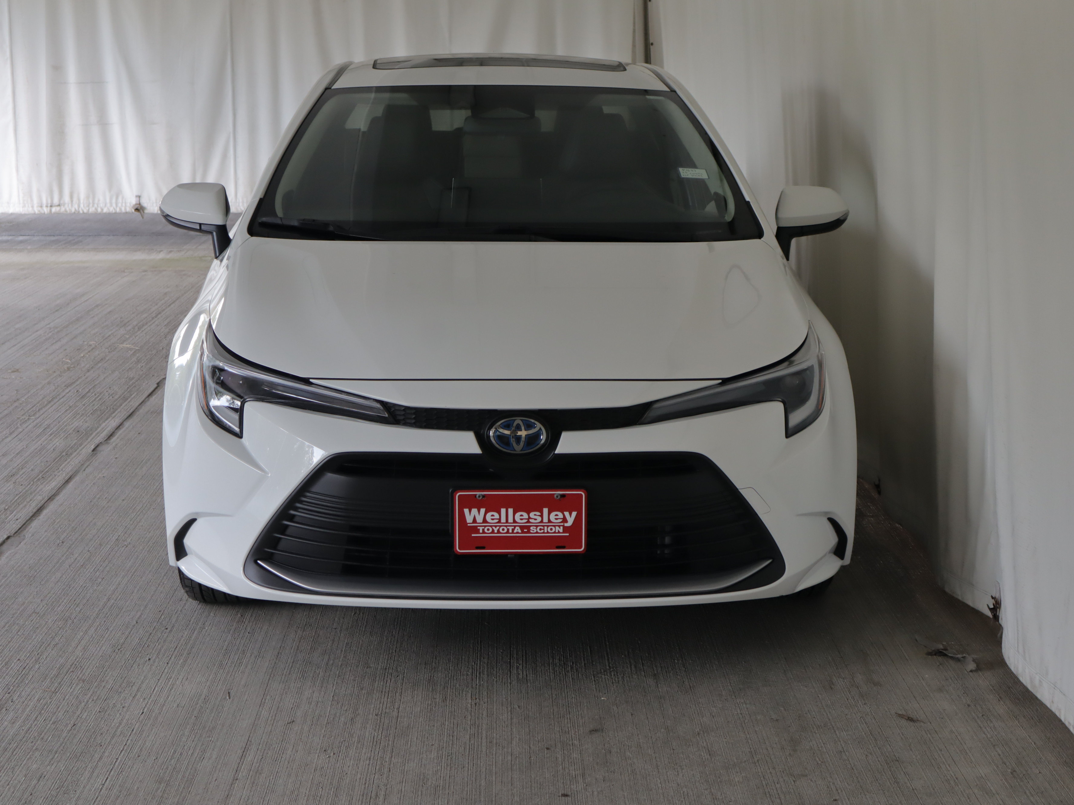 Used 2025 Toyota Corolla XLE FWD image 4