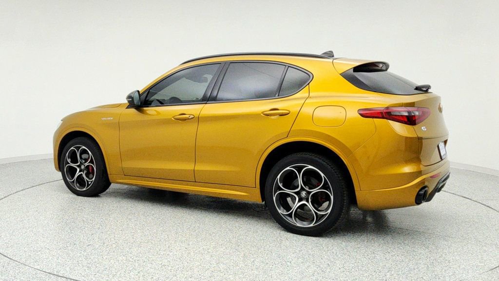 Used 2023 Alfa Romeo Stelvio Veloce image 7