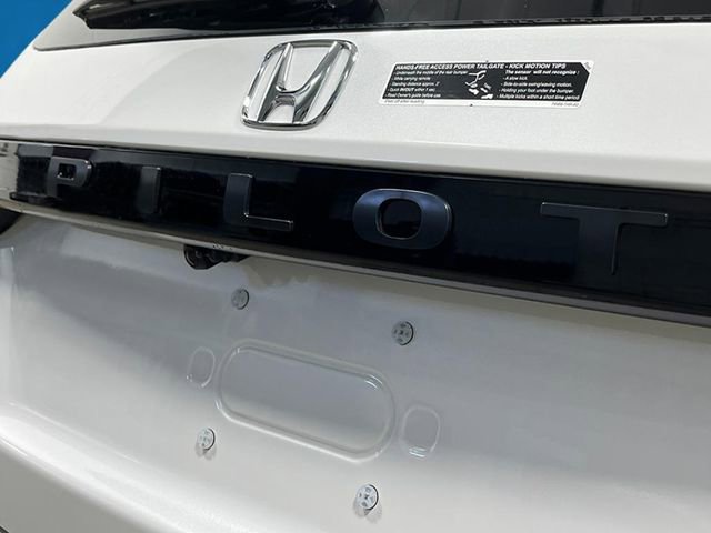 New 2025 Honda Pilot Touring image 9