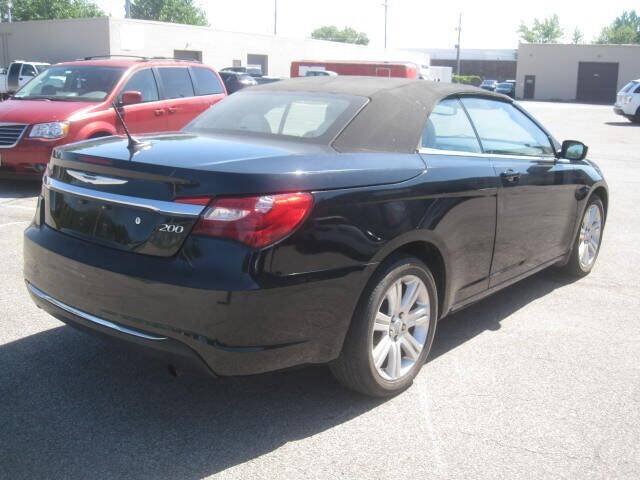 Used 2012 Chrysler 200 Touring FWD image 7
