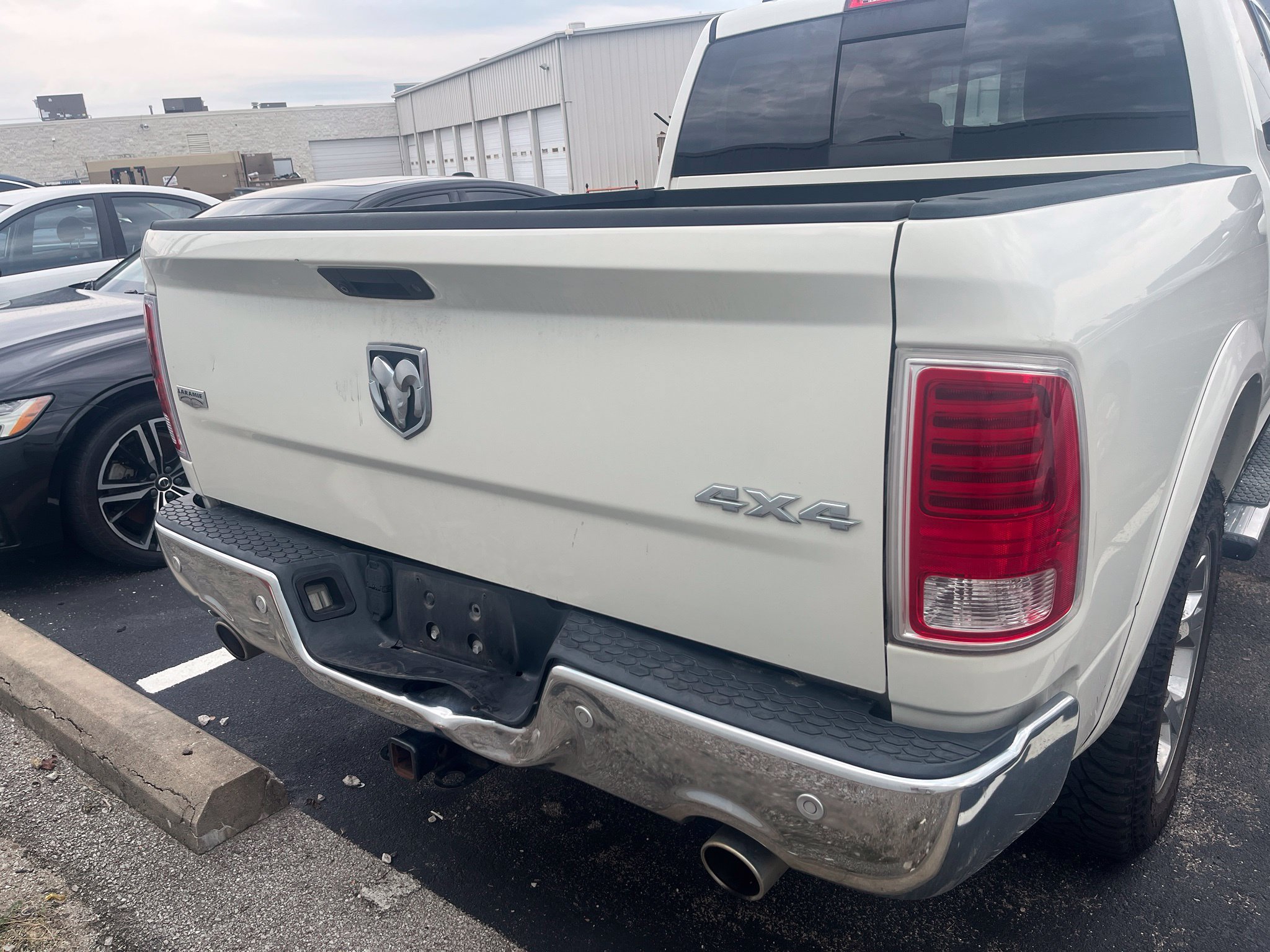 Used 2017 RAM 1500 Laramie w/ Convenience Group AWD/4WD image 6