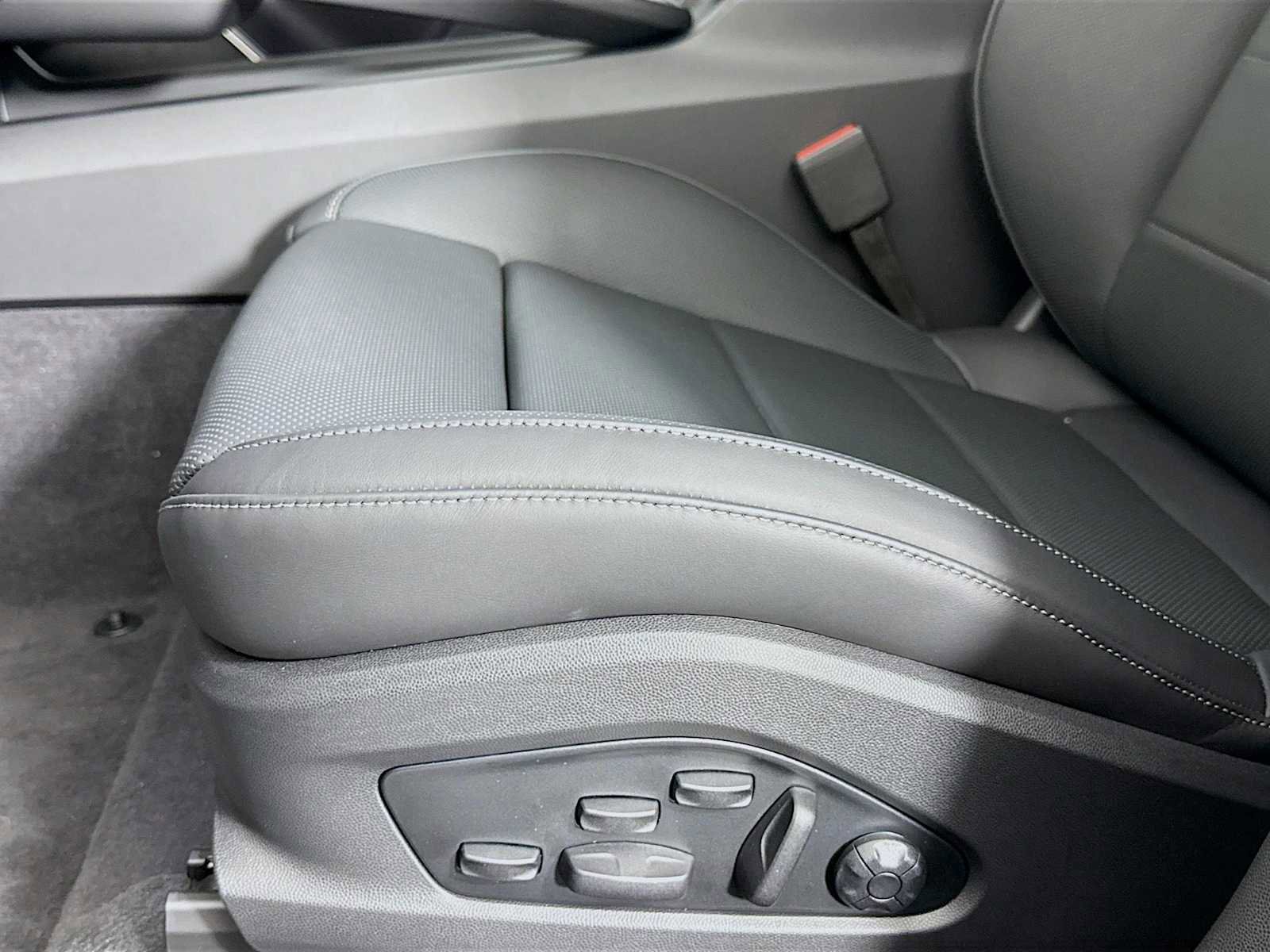 New 2025 Porsche Macan Turbo Electric image 13