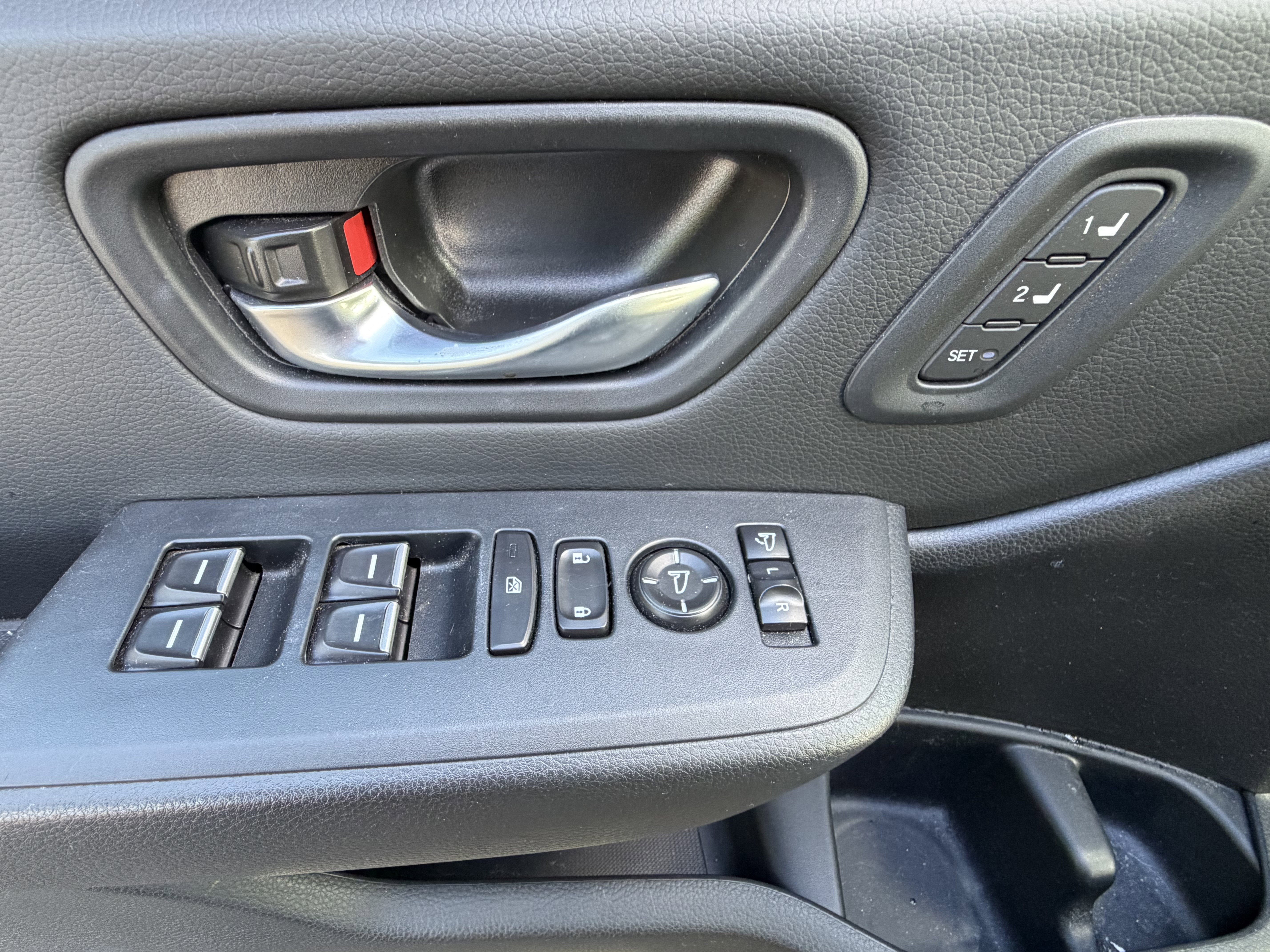 Used 2025 Honda Pilot TrailSport image 14