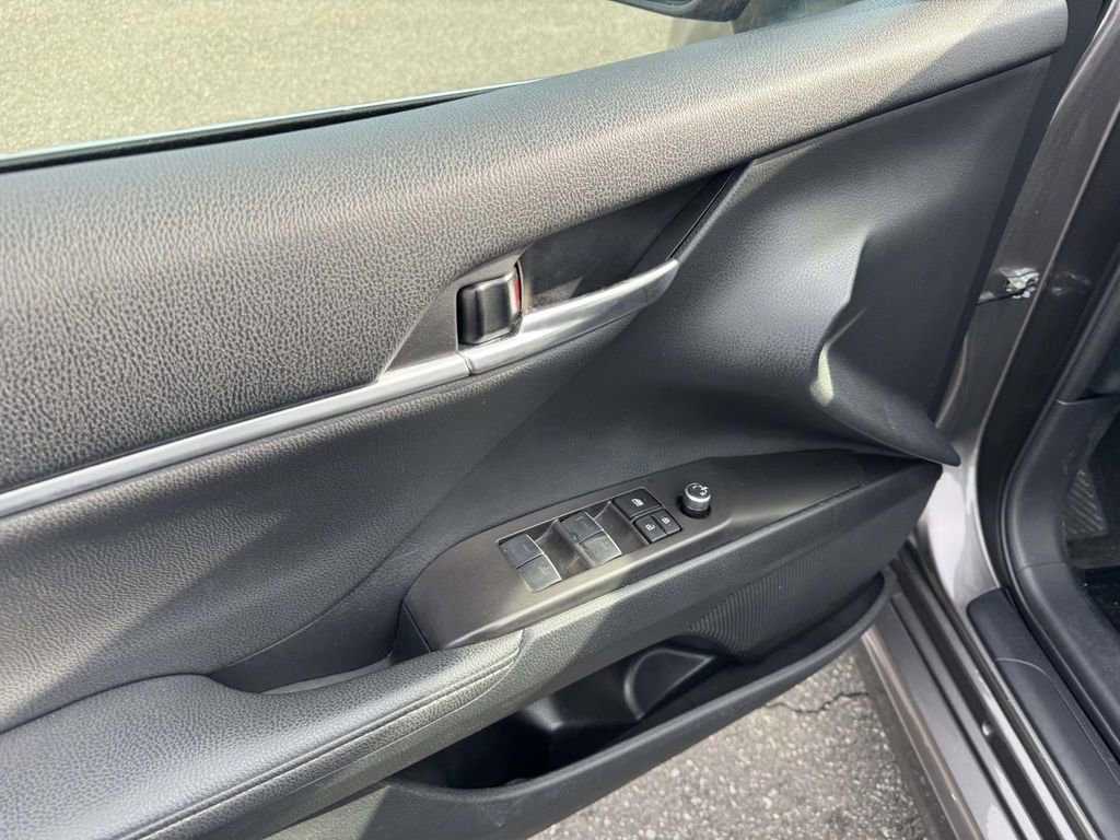 Used 2023 Toyota Camry XSE image 16