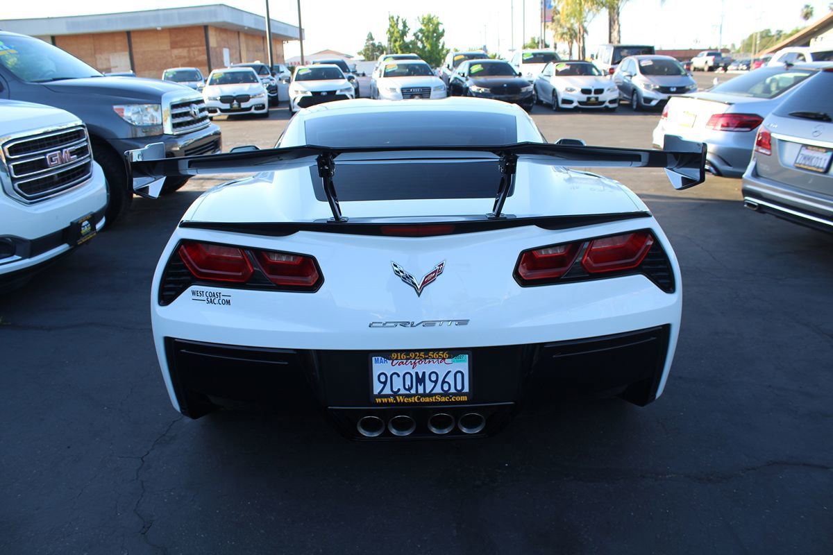Used 2018 Chevrolet Corvette Stingray Coupe w/ 1LT RWD image 6