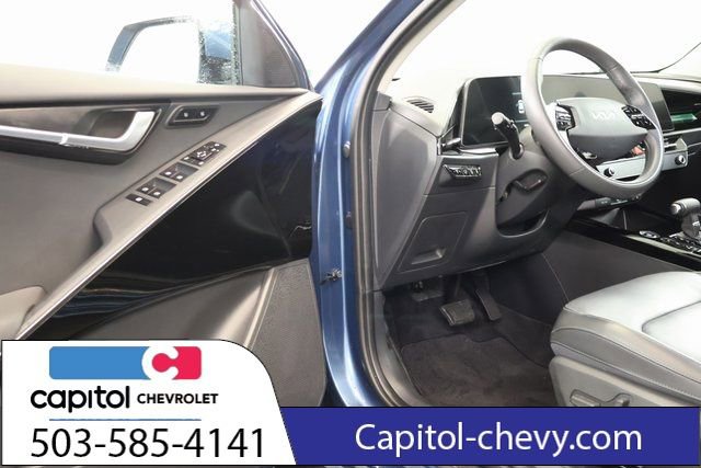 Used 2025 Kia Niro SX image 10