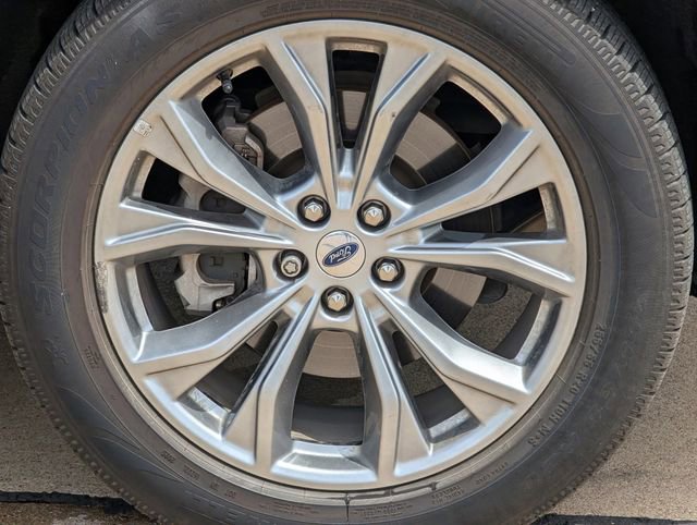 Used 2022 Ford Explorer XLT w/ Equipment Group 202A image 10