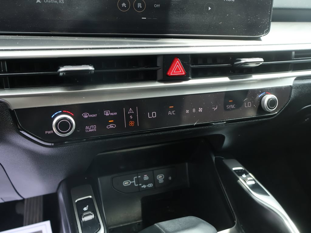 Certified 2024 Kia Sorento S w/ Panoramic Sunroof Package AWD/4WD image 38