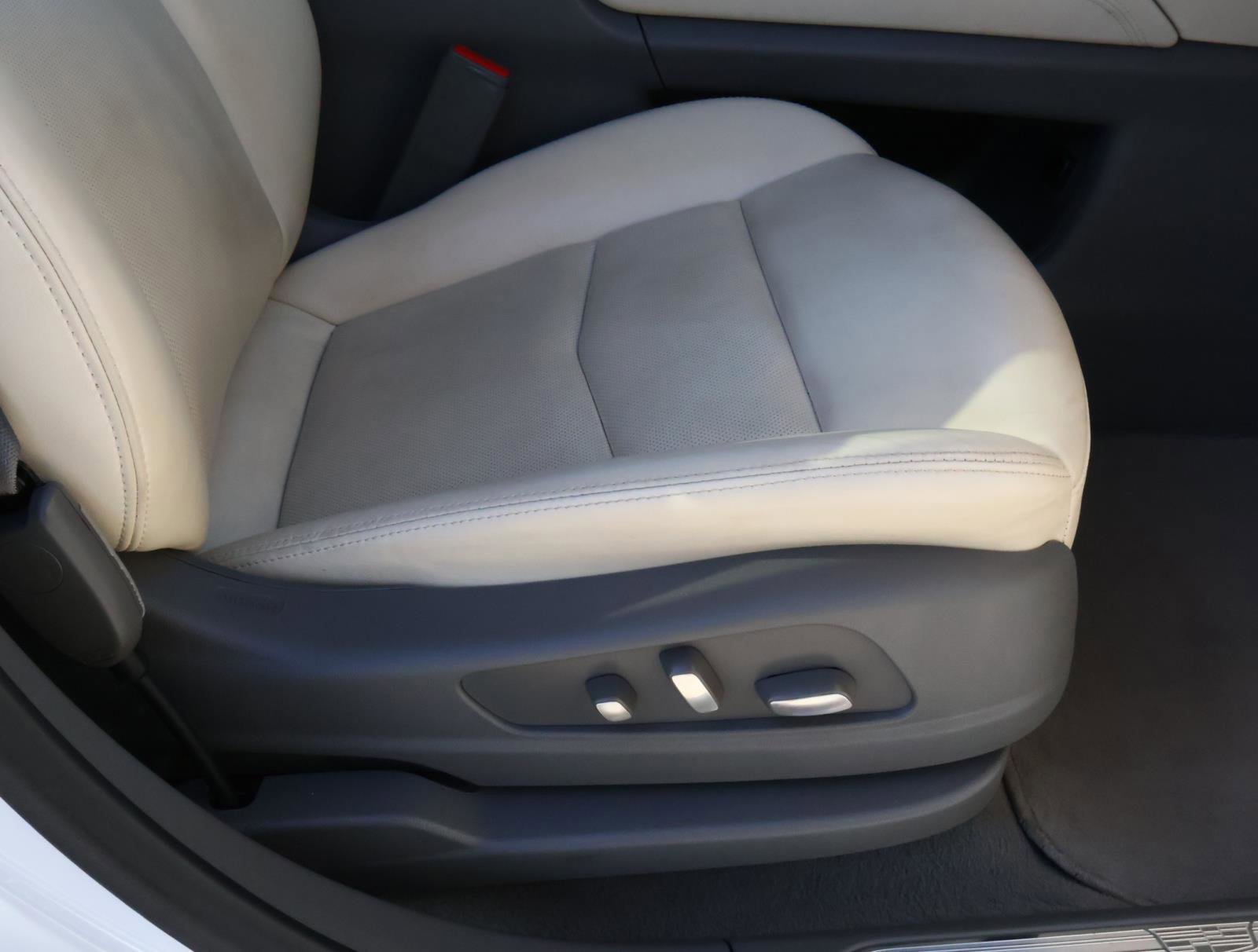 Certified 2022 Cadillac XT5 Premium Luxury w/ Technology Package image 22