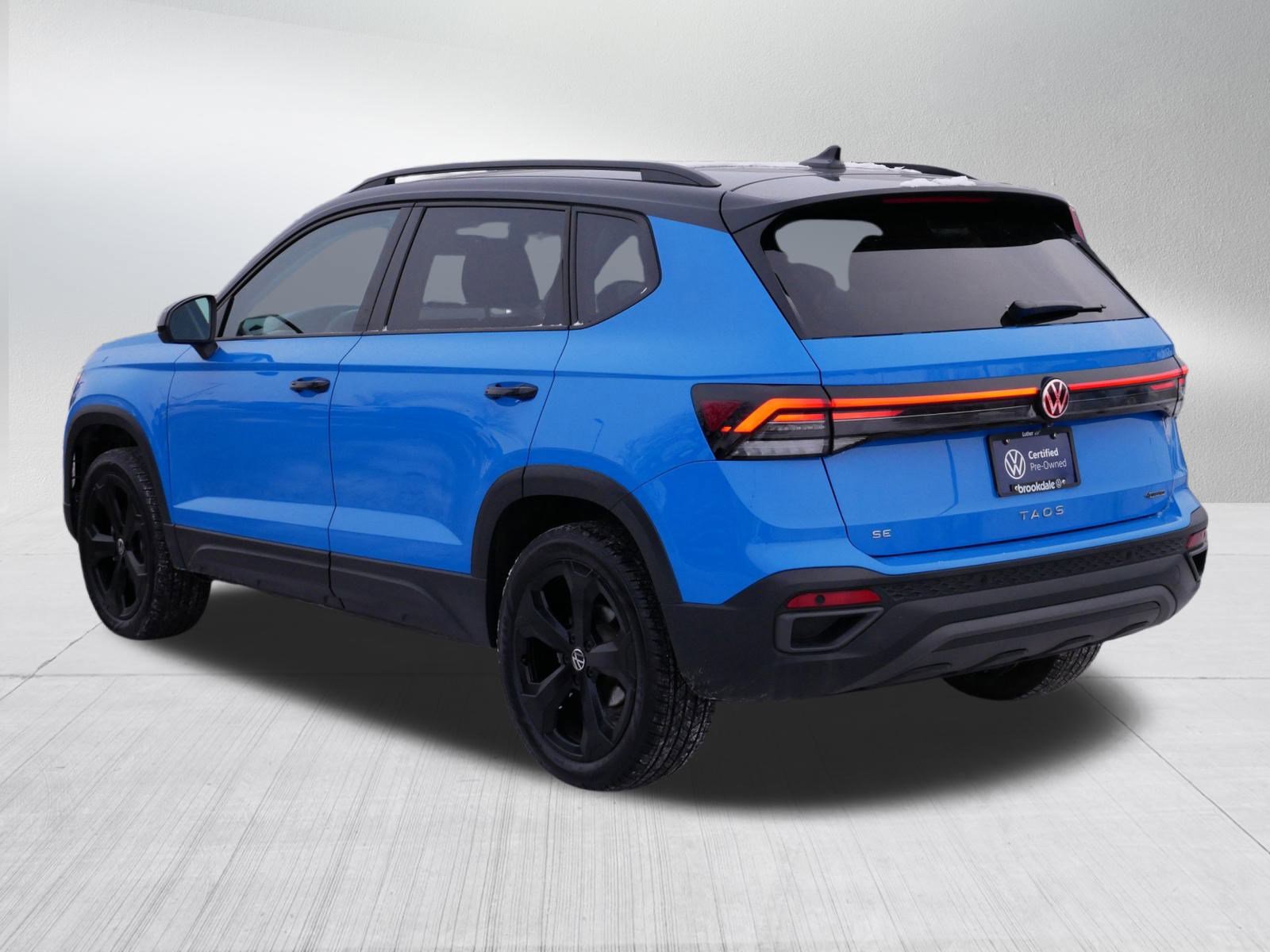 Certified 2025 Volkswagen Taos SE image 5