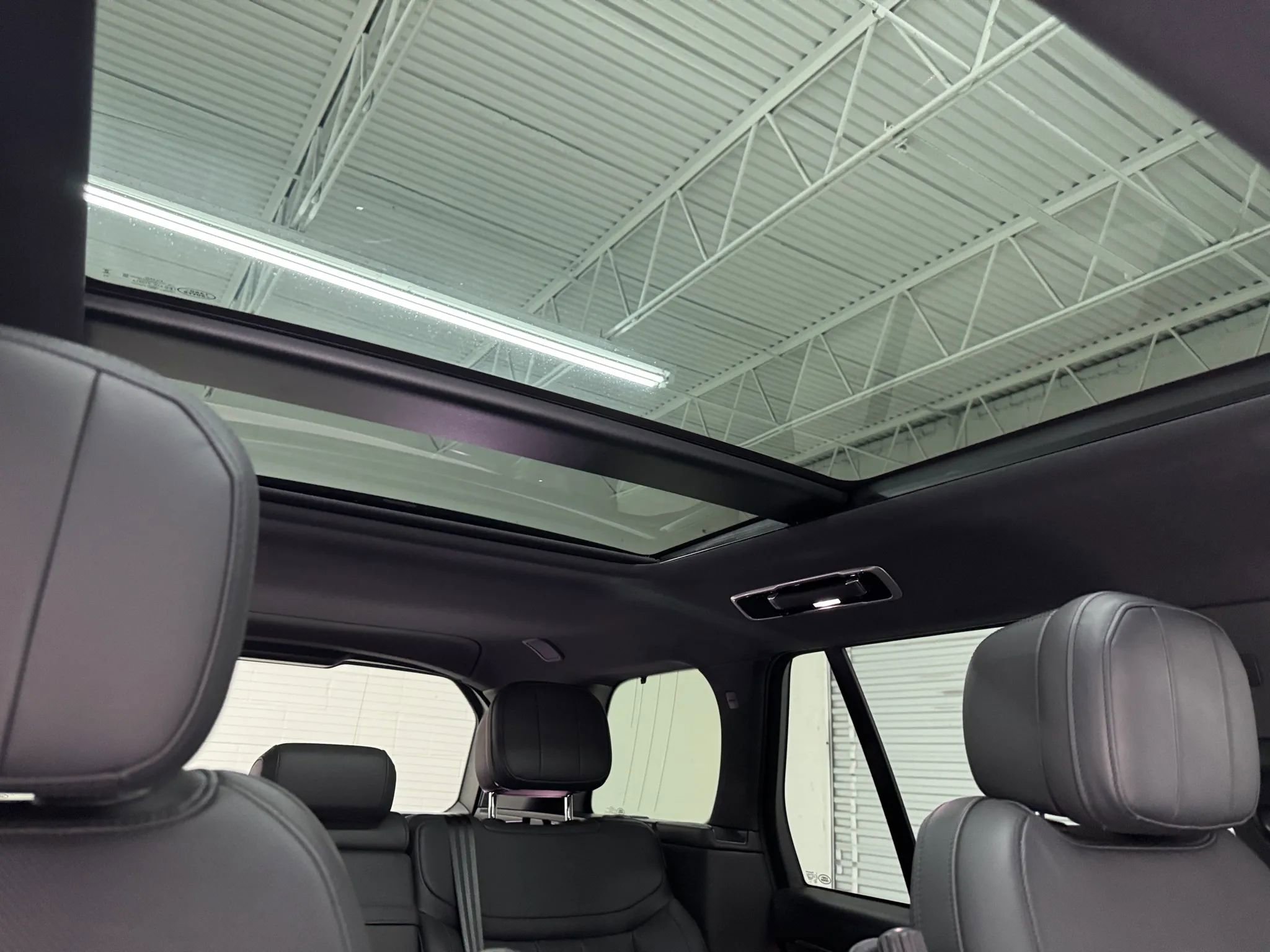 Used 2023 Land Rover Range Rover SE image 15