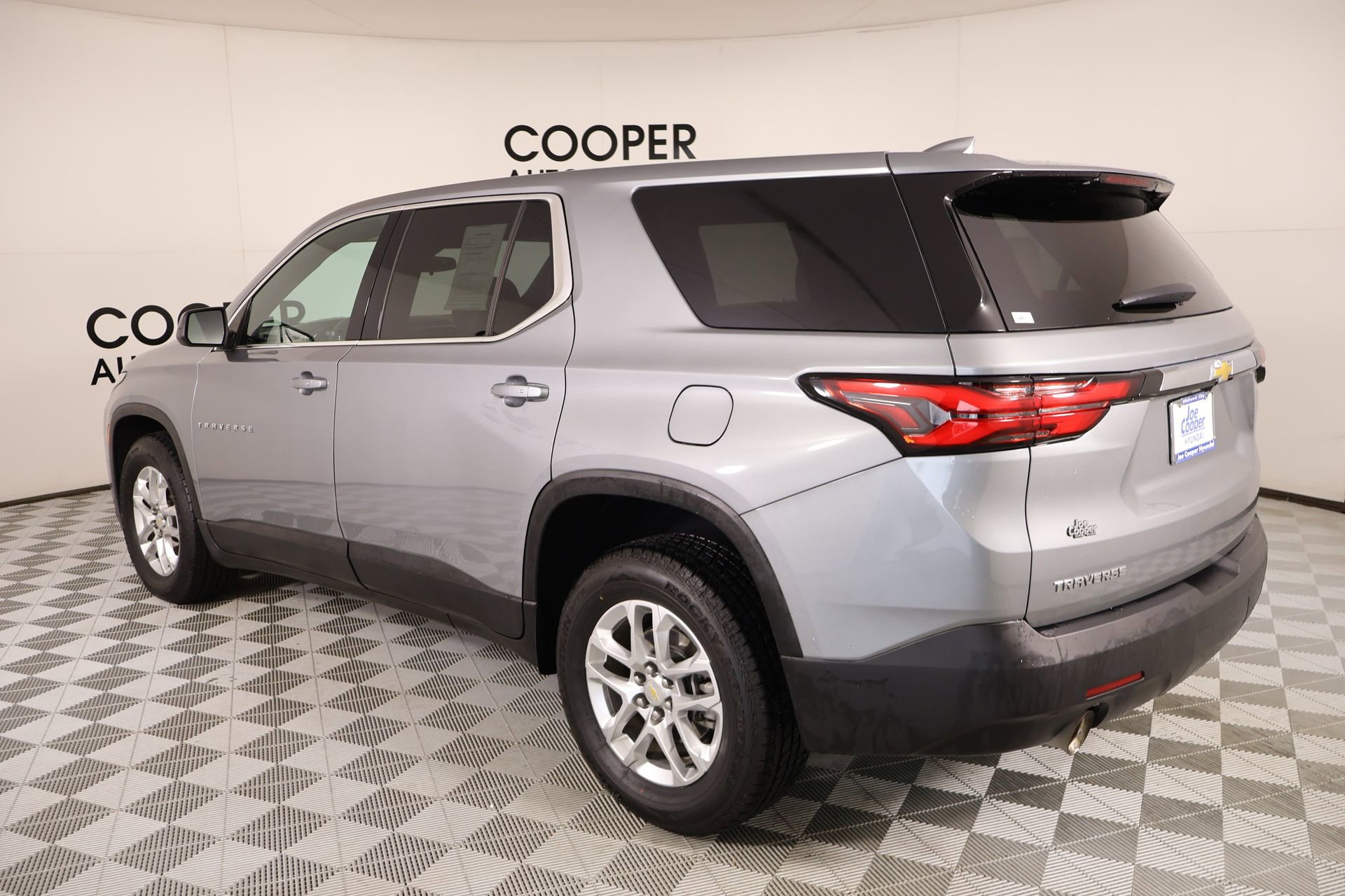 Used 2023 Chevrolet Traverse LS image 22